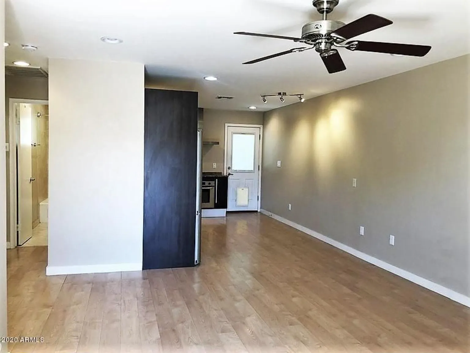 2 bed, 800 sqft, $2,100 — Photo 3