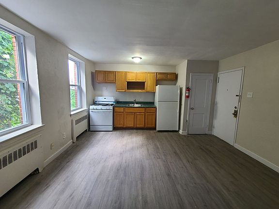 2nd image of 1309 W Rockland St #B3