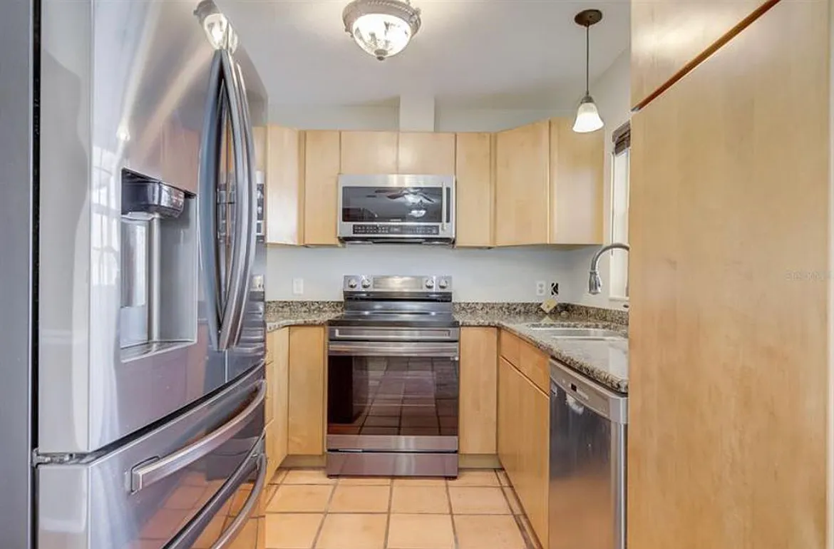 3 bed, 1238 sqft, $3,200 — Photo 2
