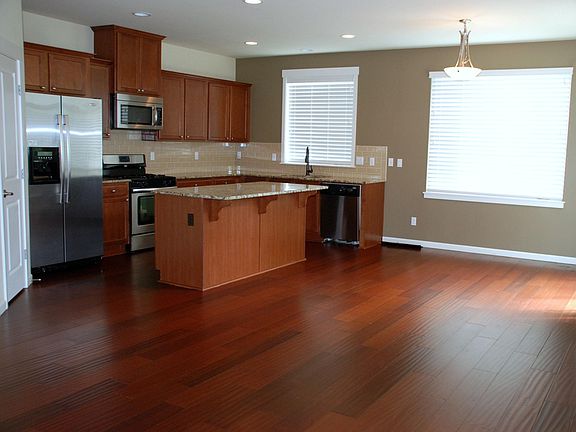 4th image of 16249 SE 51st Pl