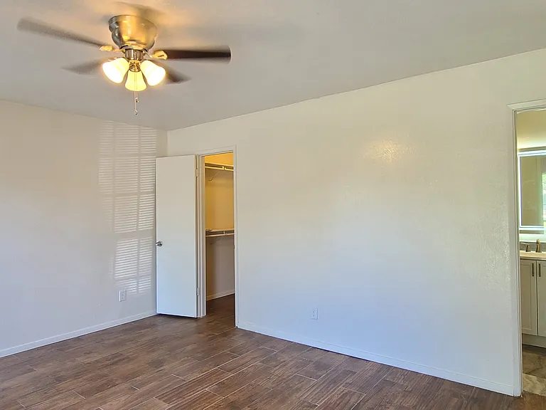 6705 Greenfield Dr — Photo 10