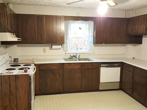 4th image of 158 Lincoln St