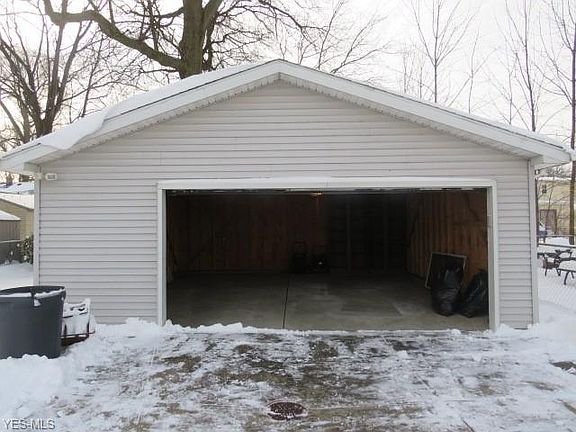 4th image of 25400 Zeman Ave