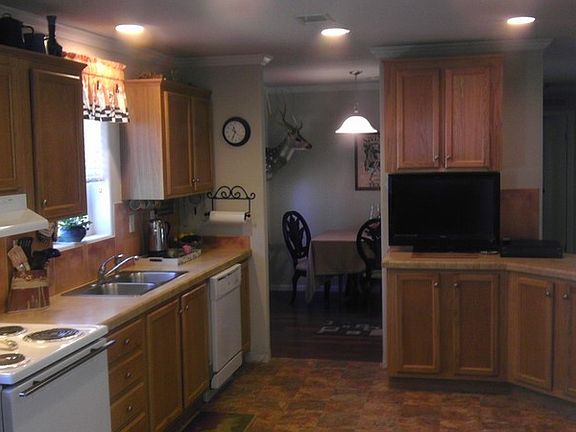 2nd image of 1015 Baethge Blvd