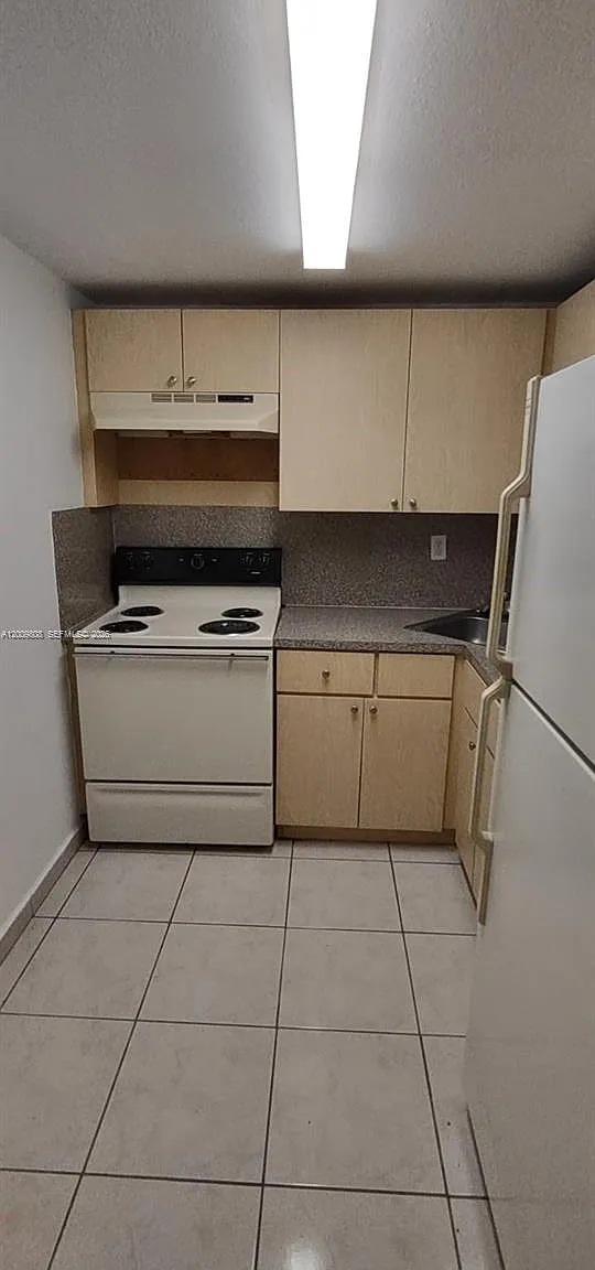 Las Estrellas Condo — Photo 3