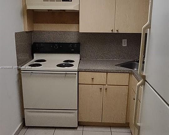 3rd image of 606 W 81st St APT 309