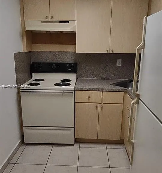 606 W 81st St #309 — Photo 3