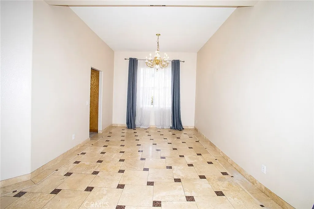 5 bed, 2657 sqft, $4,300 — Photo 4