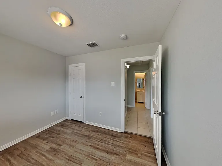 1838 Crooks Ct — Photo 11