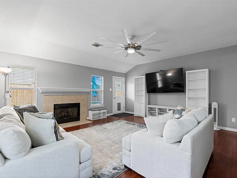 10819 Redwood Dr — Photo 6