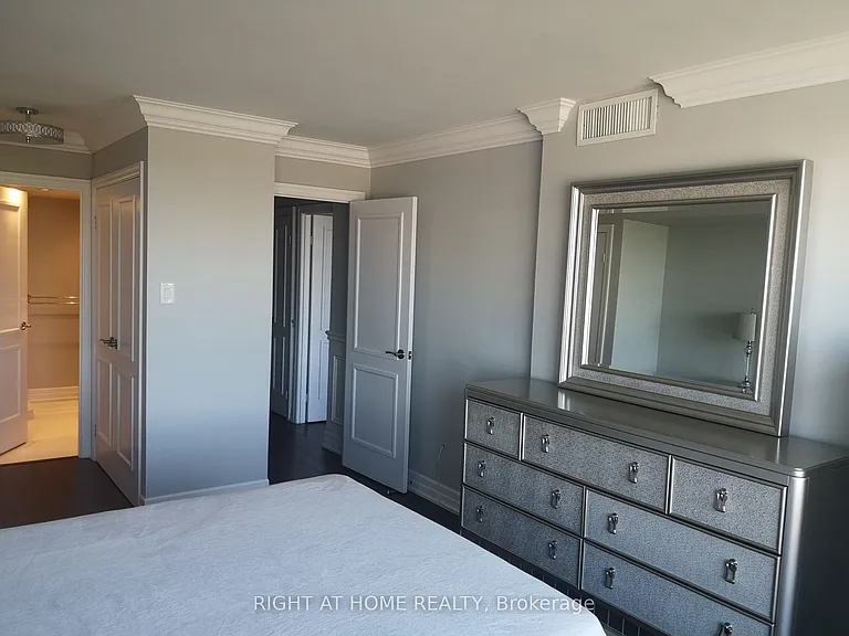 7440 Bathurst St #1102 — Photo 14