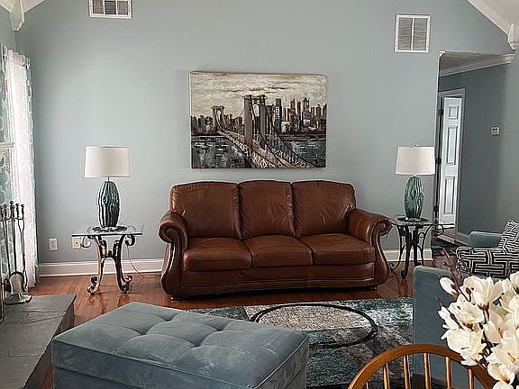 3rd image of 4844 Hunt Club Dr