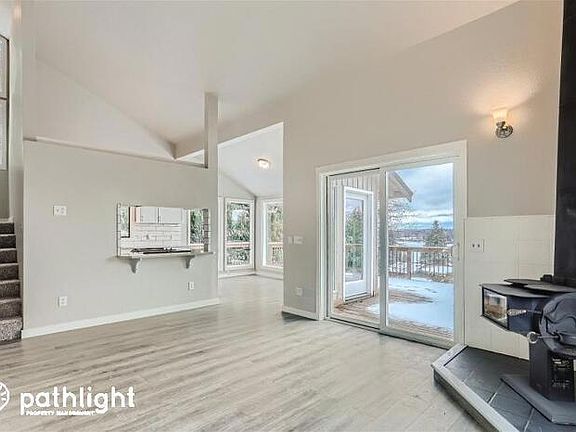 5th image of 10727 Lakeview Dr