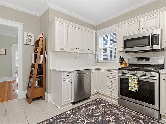 4th image of 19 Rill St #1