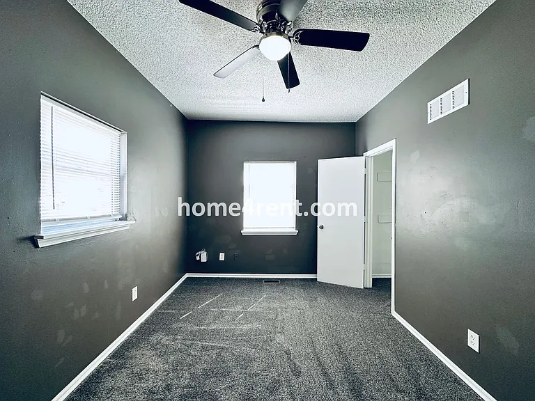 220 N Walnut St — Photo 16