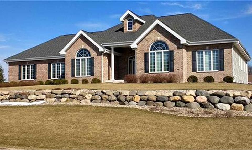 2nd image of 7136 Pfeil Ln