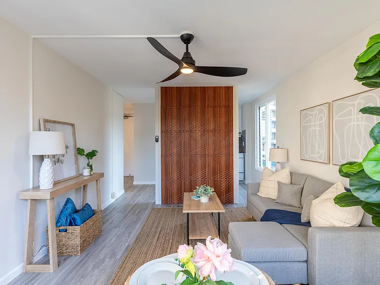 445 Kaiolu St #604 — Photo 10