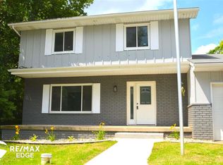 1176 Briarfield Cir, Grand Blanc, MI 48439