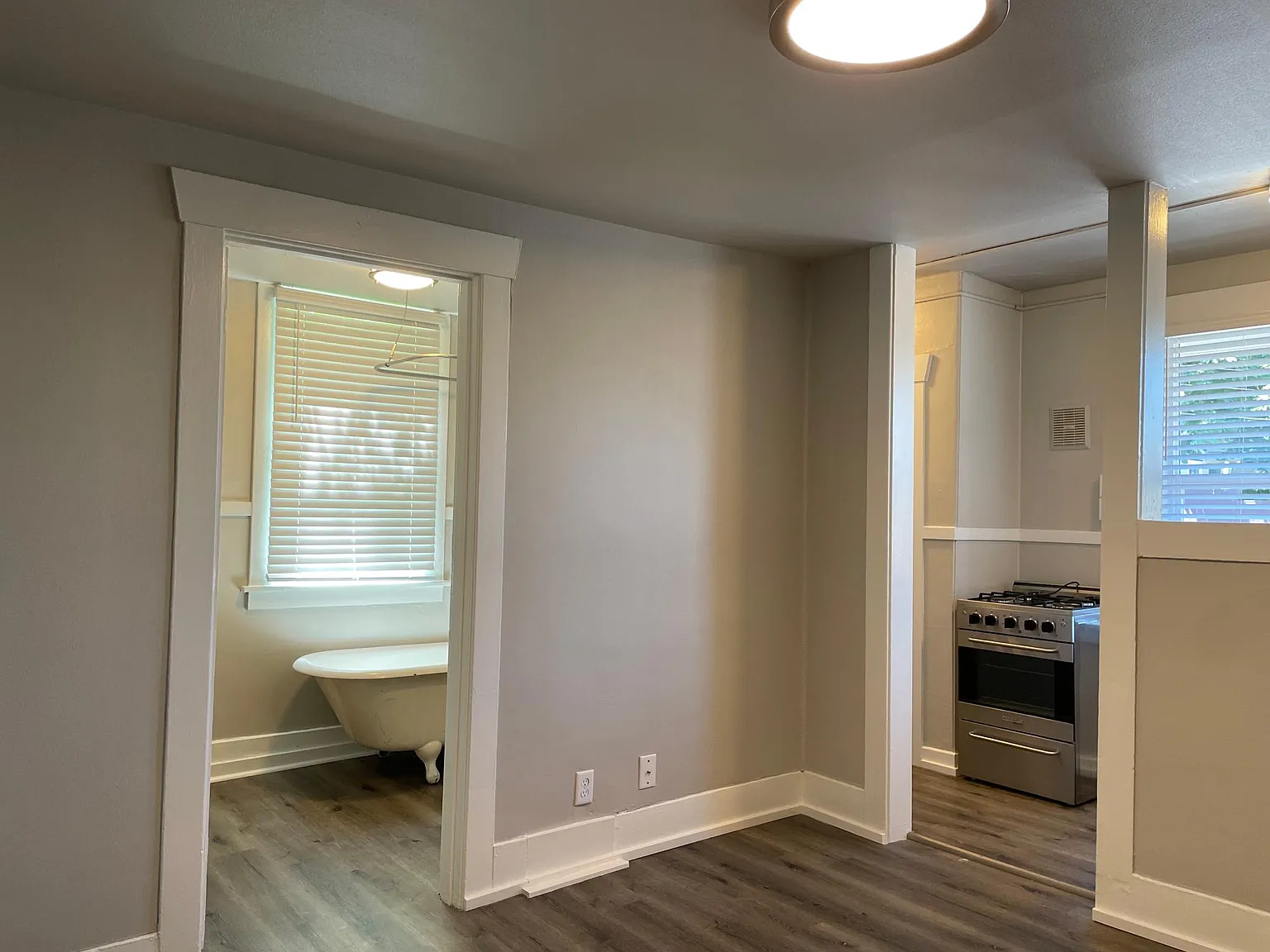 1 bed, 426 sqft, $1,405 — Photo 1