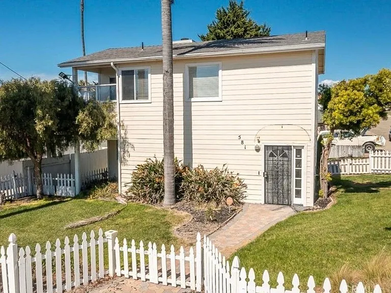 581 Newport Ave — Photo 4