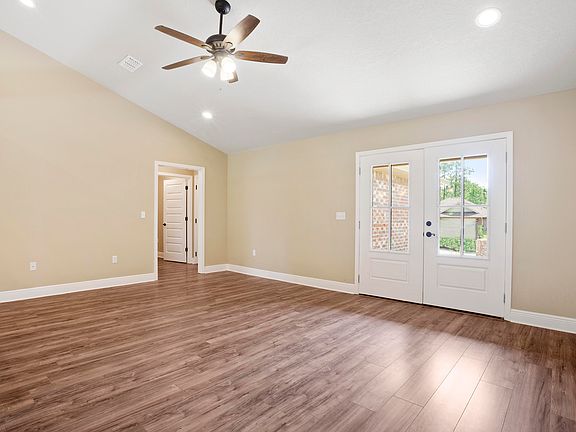 3rd image of 14921 Camp Ln