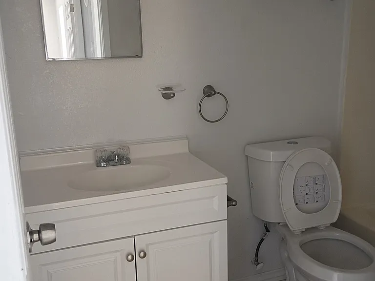 909 W Main St — Photo 6