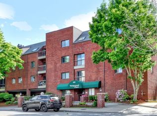 666 Main St APT 203, Winchester, MA 01890