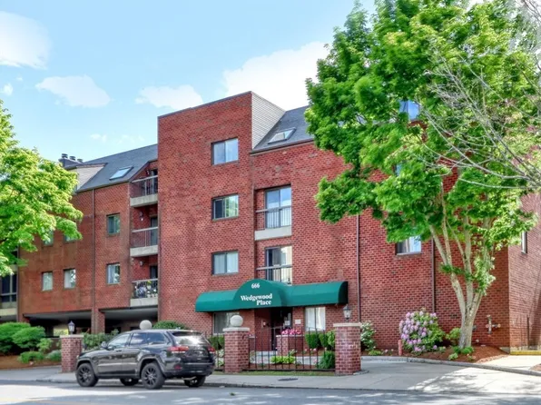 666 Main St APT 203, Winchester, MA 01890