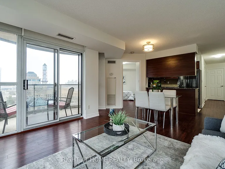 310 Burnhamthorpe Rd W #1713 — Photo 13