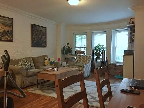 556 2nd St #1 — Photo 3