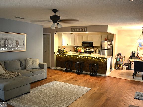 4th image of 404 Ridgefield Dr