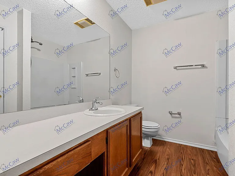 800 Bluebonnet Dr #B — Photo 15