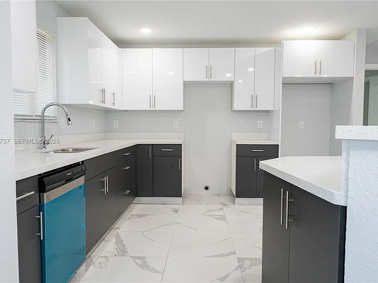 2522 NW 9th Pl — Photo 11