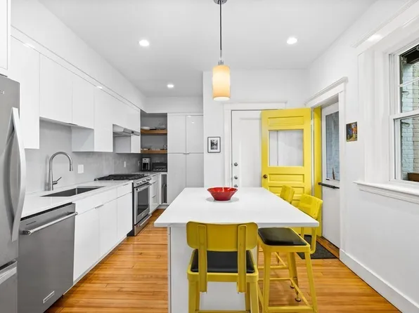415 Washington St APT 4, Brookline, MA 02446
