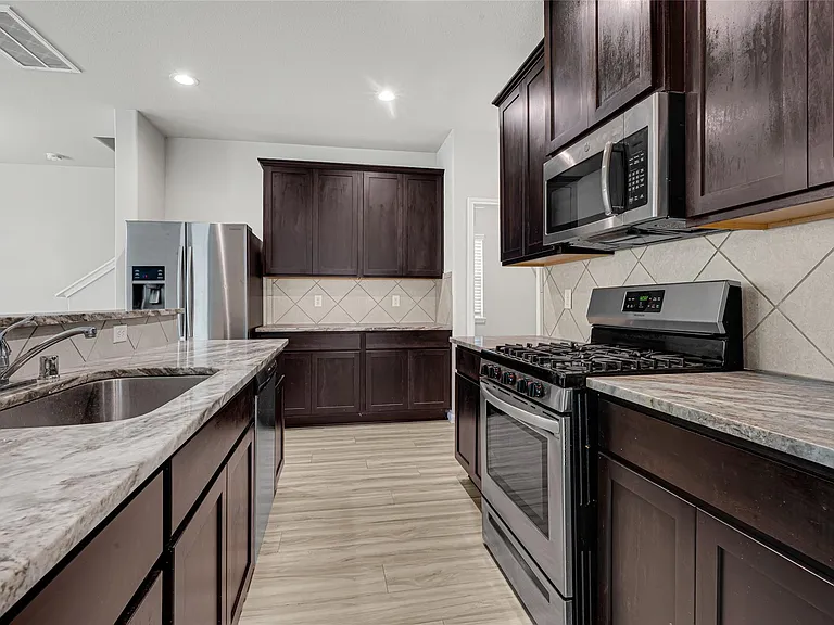 6518 Wenlock Dr — Photo 5