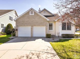 33 Chandler Ct, Monroe Township, NJ 08831