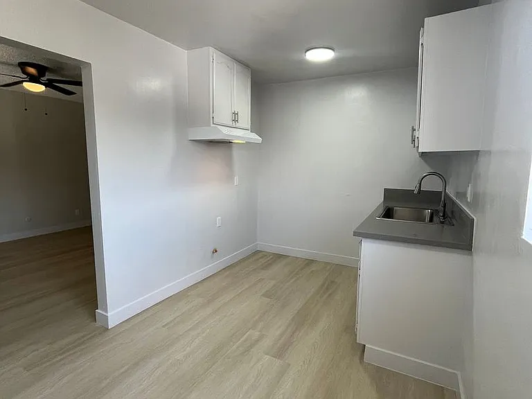 1122 W 94th St — Photo 10