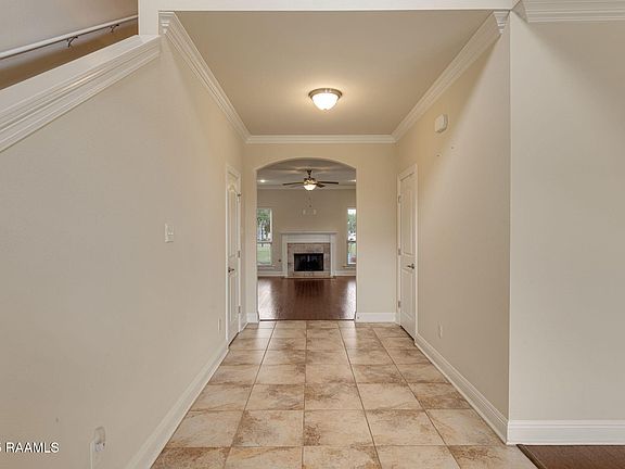 3rd image of 115 Crooked Stick Ln