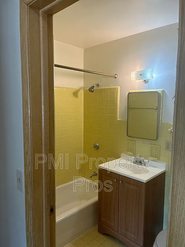 1 bed, 1.0 bath, $800 — Photo 4