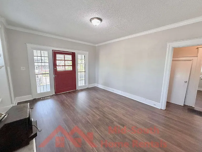 1561 Foster Ave — Photo 7