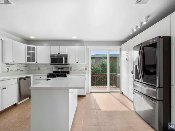 226A Roff Ave #A, Palisades Park, NJ 07650