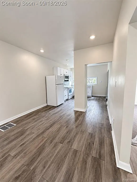 3 bed, 1.5 bath, 1950 sqft, $1,350 — Photo 3
