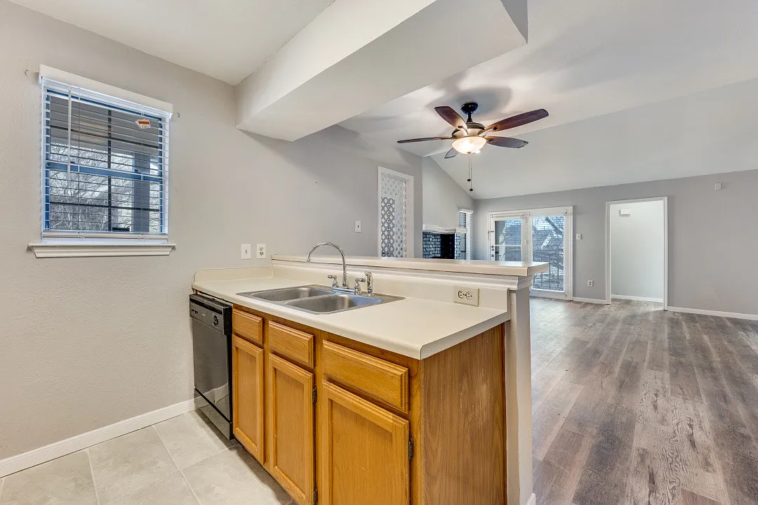 2 bed, 948 sqft, $1,700 — Photo 4