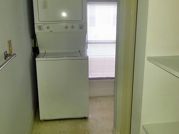 4th image of 23 Charlotte St #3
