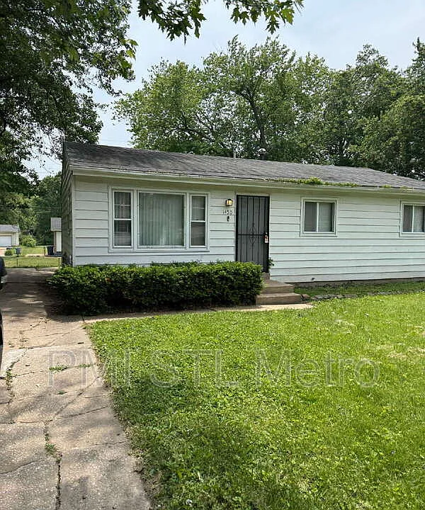 1450 Fairmeadows Ln