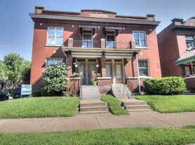 3153-55 Magnolia, 3153