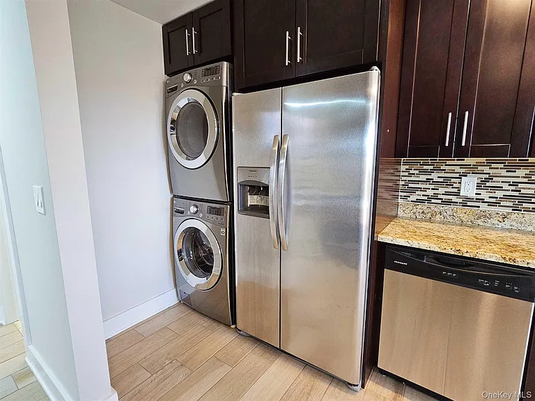 32 Alpine Dr #H — Photo 2
