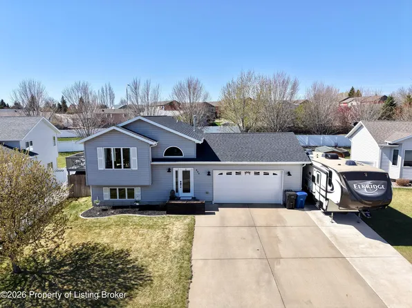 898 13th St E, Dickinson, ND 58601