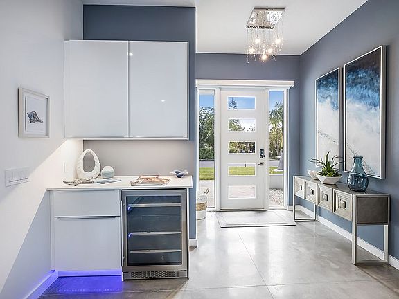 5th image of 2049 Hibiscus St