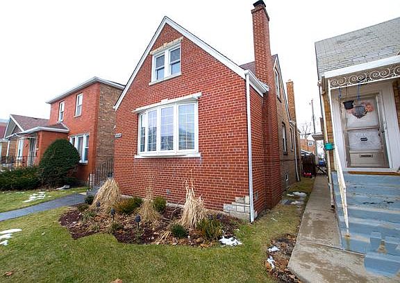 3rd image of 6030 S Komensky Ave